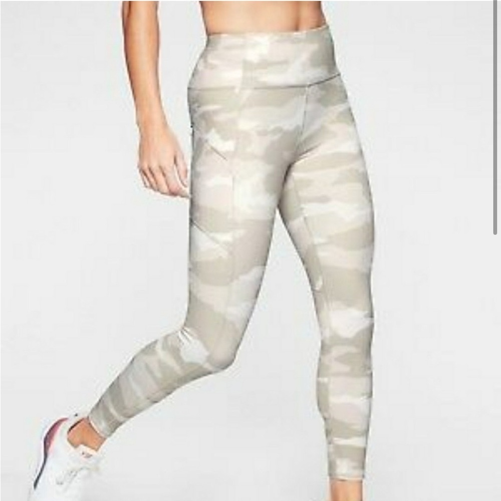 Athleta‎ Contender 7/8 Camo Beige Leggings size Medium